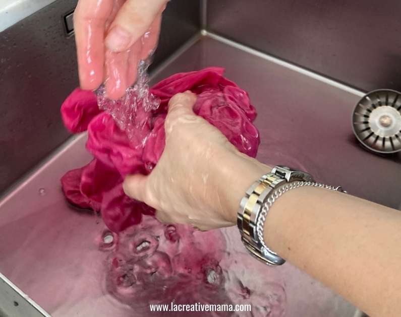 dyeing fabric with cochineal dye