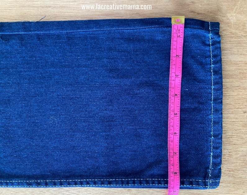 how to upcycle old jeans into a tote bag tutorial , cutting the leg of the jeans 