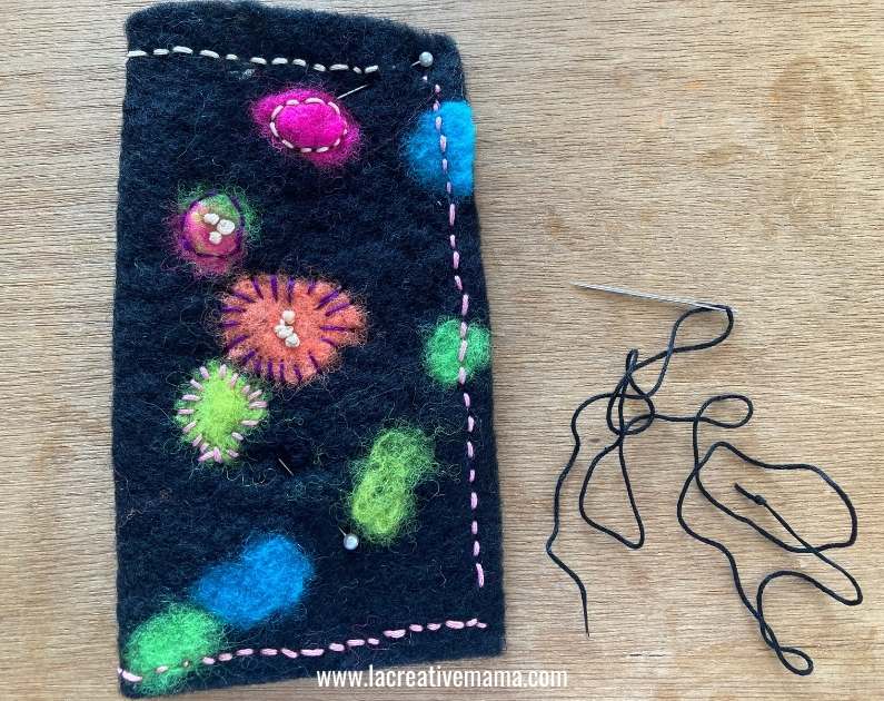 how to make an embroidered glasses pouch using wet felted wool 