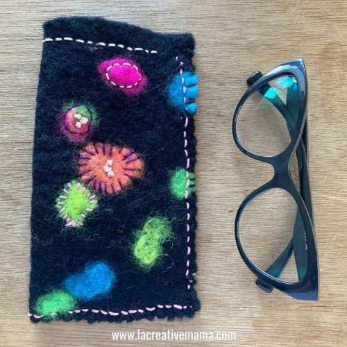 embroidery on felt fabric that makes a glasses pouch