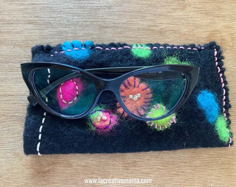 how to make an embroidered felt pouch using wet felted wool 